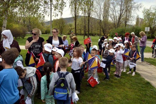 TSK, Bosna-Hersek’te çocukların yüzünü güldürdü