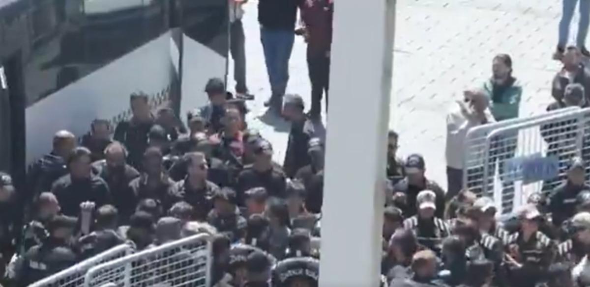 Taksim de 1 Mayıs gözaltıları! Metro ve füniküler hattı kapatıldı 2