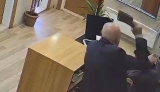 Aybastı Belediyesi'nde satırlı saldırı! O anlar kamerada