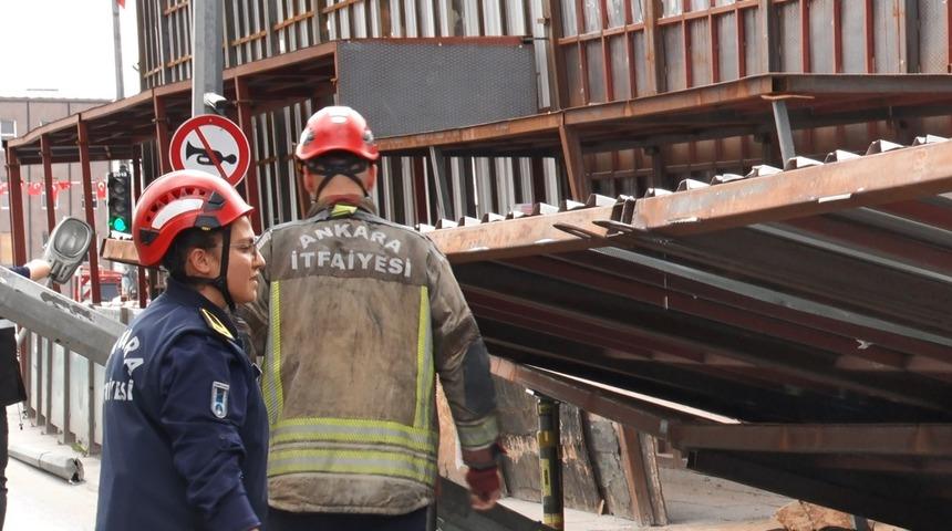 Başkent&rsquo;te yıkım sırasında platform yola &ccedil;&ouml;kt&uuml;: 3 yaralı