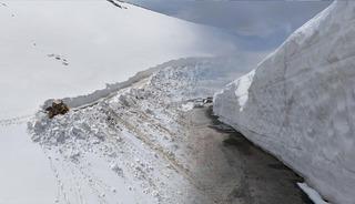 Nisan sonunda 4 metre kar yağdı! 