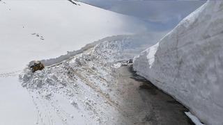 Görüntüler Ordu'dan! Nisan sonunda 4 metre kar yağdı