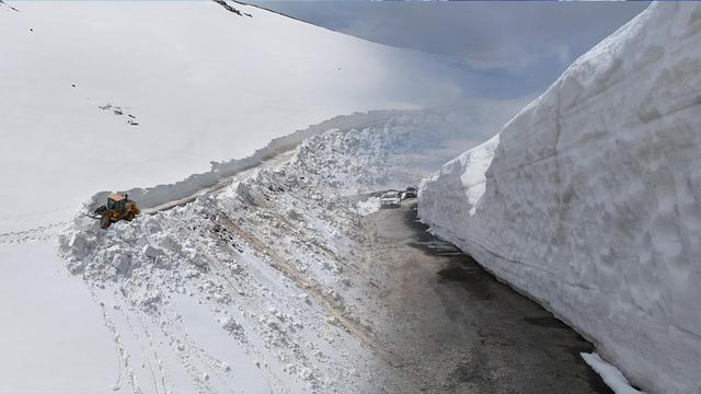 Görüntüler Ordu'dan! Nisan sonunda 4 metre kar yağdı