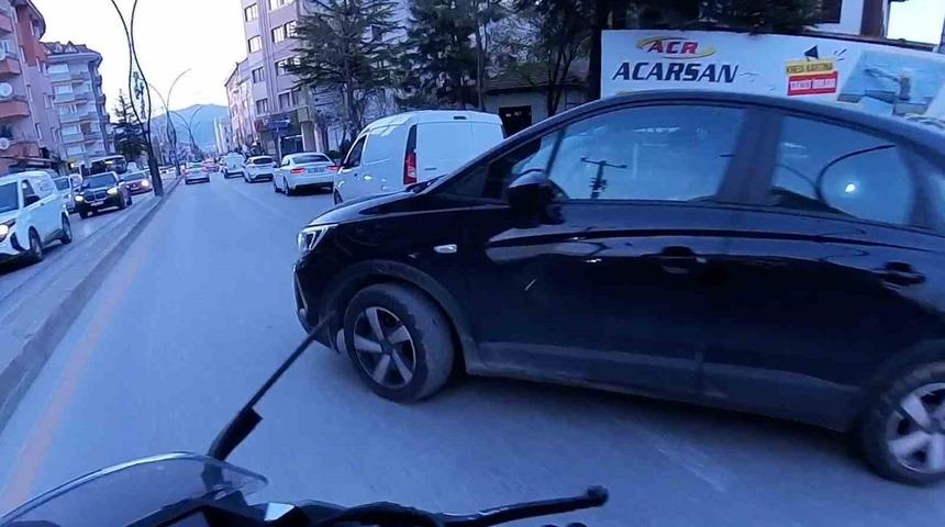 Trafik tartışmasında ger&ccedil;eği kask kamerası ortaya &ccedil;ıkardı