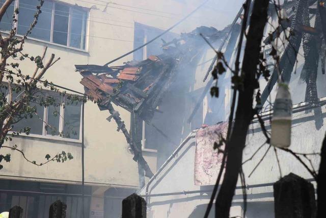 &Ccedil;atı yangınında annenin dikkati faciayı &ouml;nledi 2