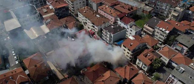 &Ccedil;atı yangınında annenin dikkati faciayı &ouml;nledi 1