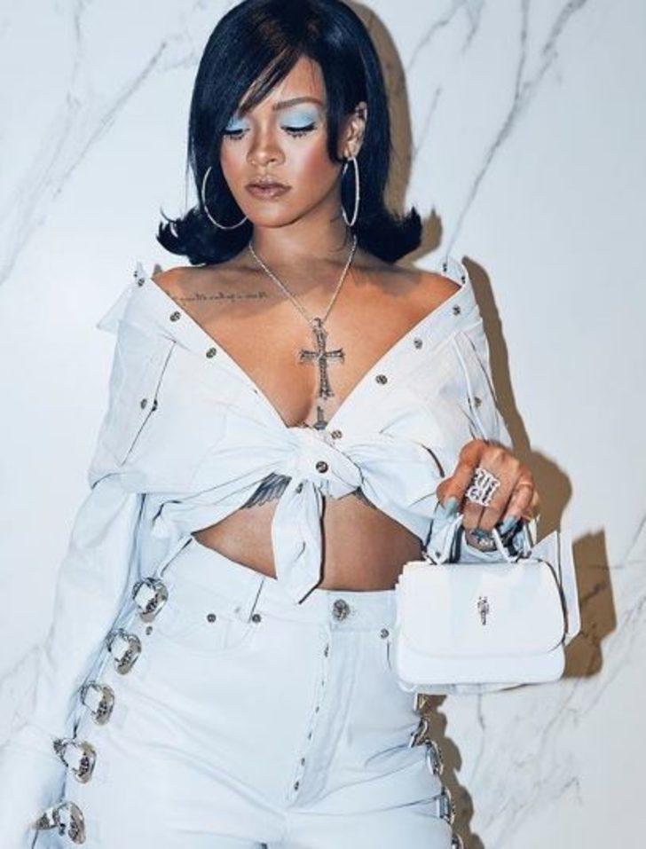 Adele, Rihanna'yı anlattı: Nefes kesici bir güzelliği var G4