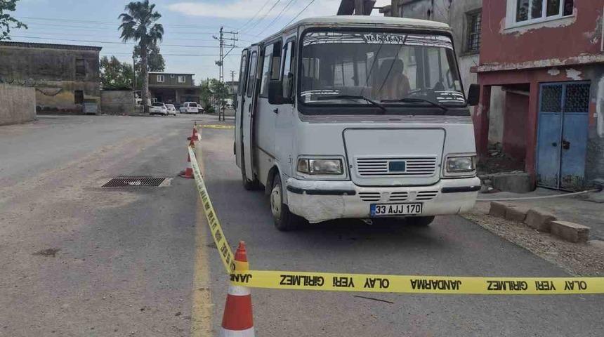Mersin'de kahreden olay: K&uuml;&ccedil;&uuml;k &ccedil;ocuk babasının kullandığı aracın altında can verdi