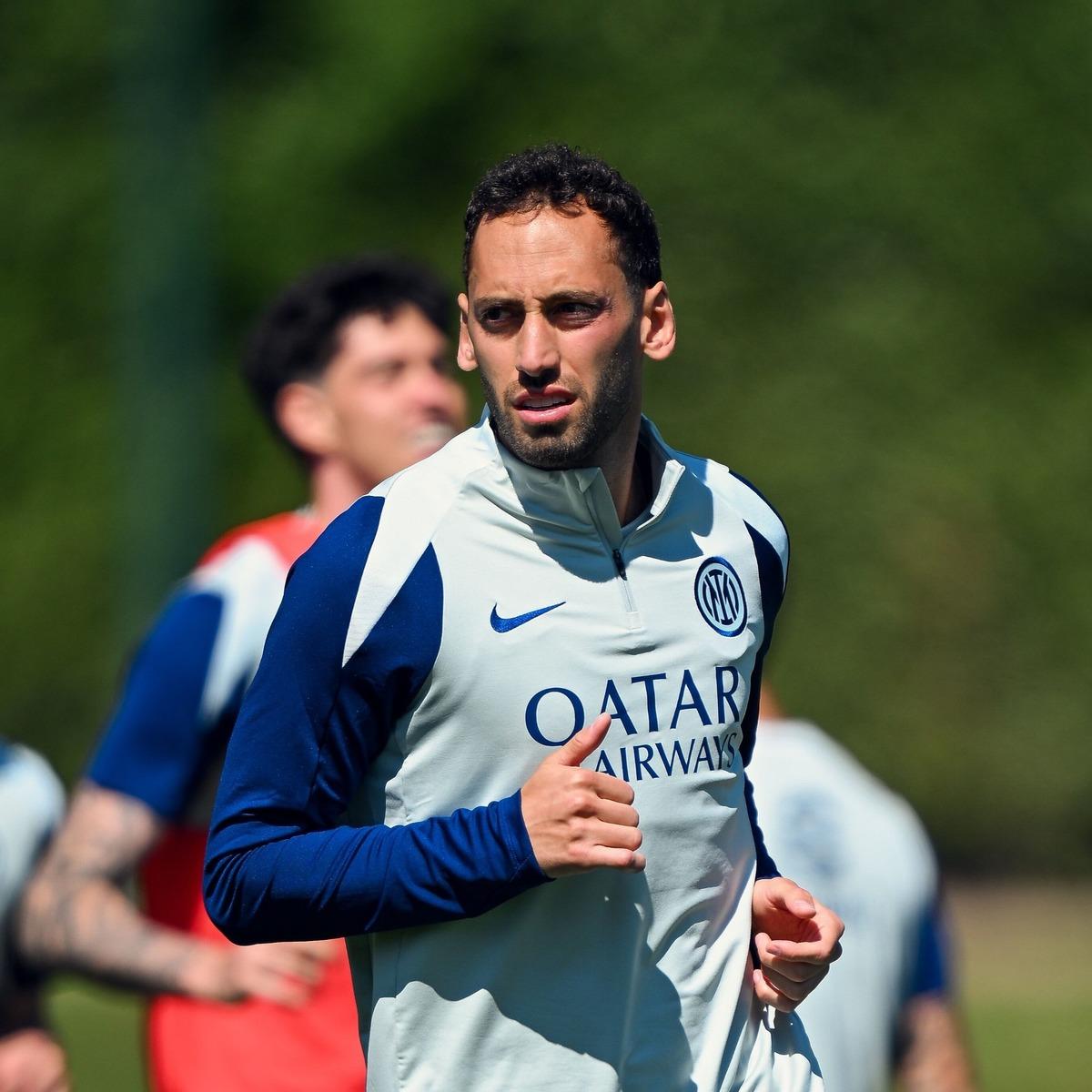 Arda dan sonra bir şok daha! Hakan &Ccedil;alhanoğlu sezonu kapattı: D&uuml;nya Kupası... 2