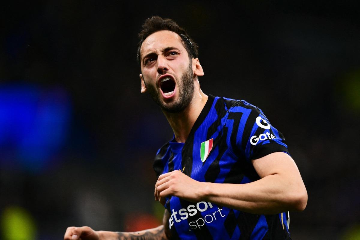 Arda dan sonra bir şok daha! Hakan &Ccedil;alhanoğlu sezonu kapattı: D&uuml;nya Kupası... 3