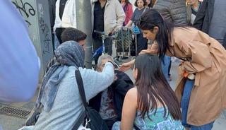 &Ccedil;ocuğun attığı yumrukla yaşlı adam kanlar i&ccedil;inde yere yığıldı