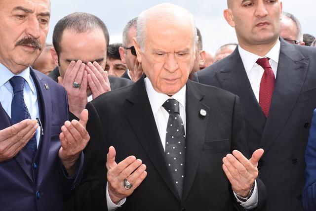 Bahçeli, Ülkücü Şehit Anıtı'nı ziyaret etti