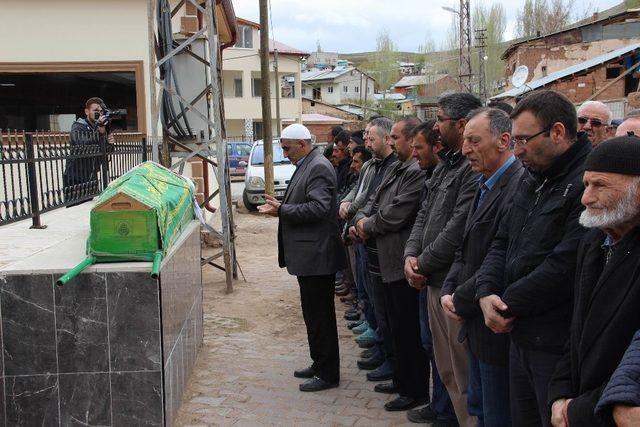 Kocası tarafından öldürülen kadın son yolculuğuna uğurlandı