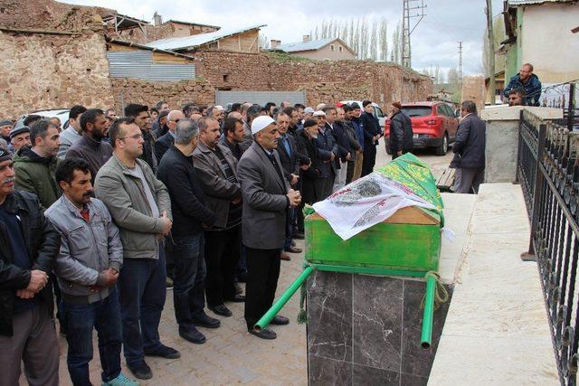 Kocası tarafından öldürülen kadın son yolculuğuna uğurlandı