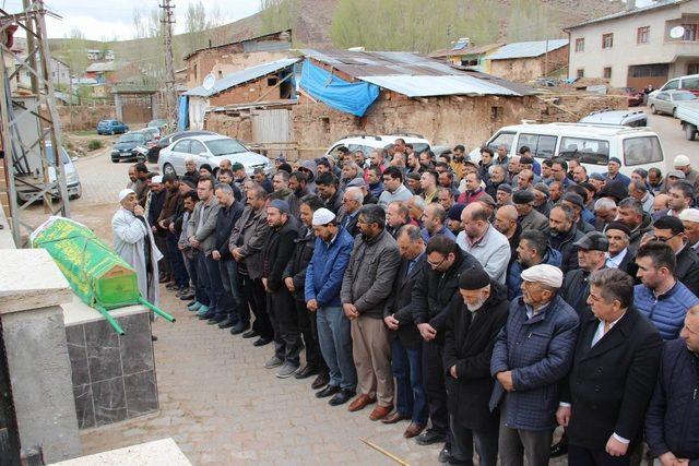 Kocası tarafından öldürülen kadın son yolculuğuna uğurlandı