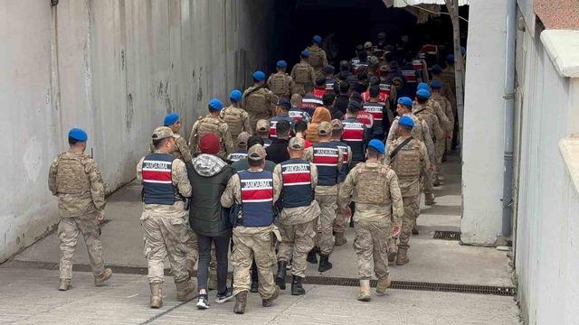 Gaziantep merkezli yasa dışı bahis operasyonunda yakalanan 81 ş&uuml;pheliden 70&rsquo;i tutuklandı 3