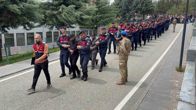 Gaziantep merkezli yasa dışı bahis operasyonunda yakalanan 81 ş&uuml;pheliden 70&rsquo;i tutuklandı 2