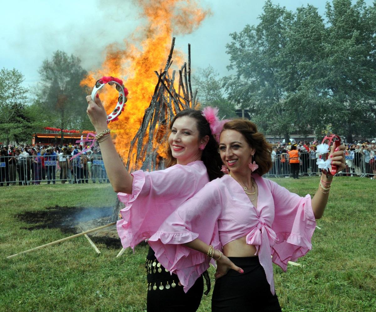 Akın akın geliyorlar  Oteller doldu, kapasiteyi aştık  Sokaklarda başladı 3