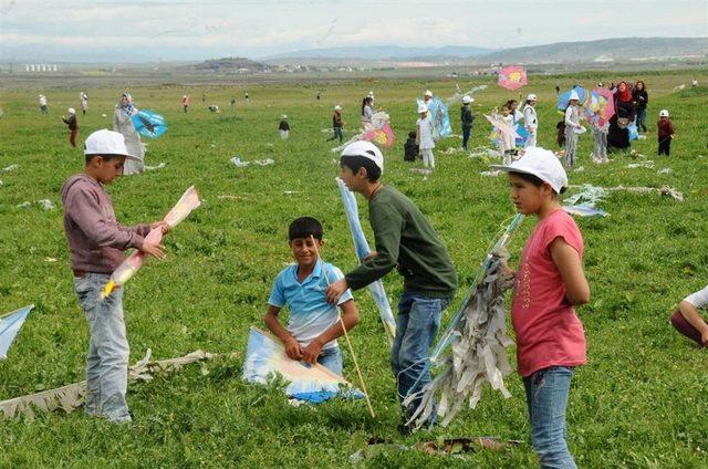 Kayapınar’da bin öğrenci ile uçurtma şenliği düzenlendi