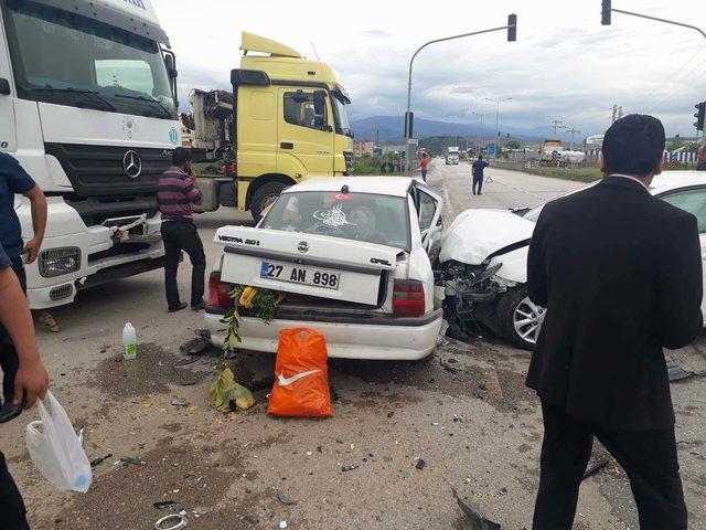 Osmaniye'de zincirleme kaza: 1'i ağır 12 yaralı