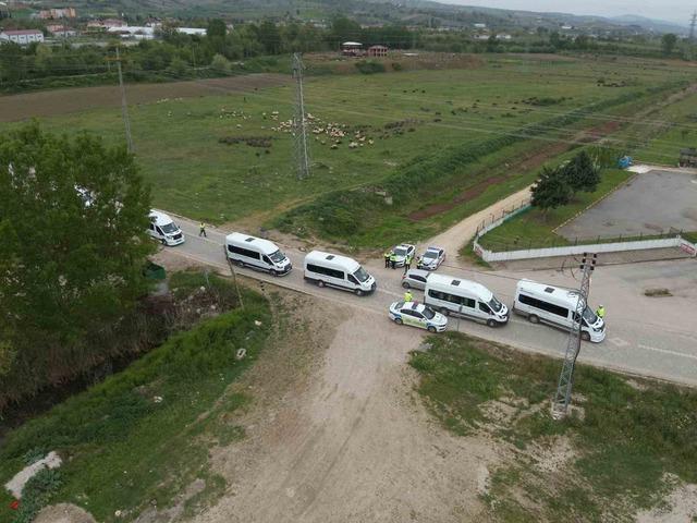 Erbaa&rsquo;da kurallara uymayanlara servis s&uuml;r&uuml;c&uuml;lerine ceza yağdı 1
