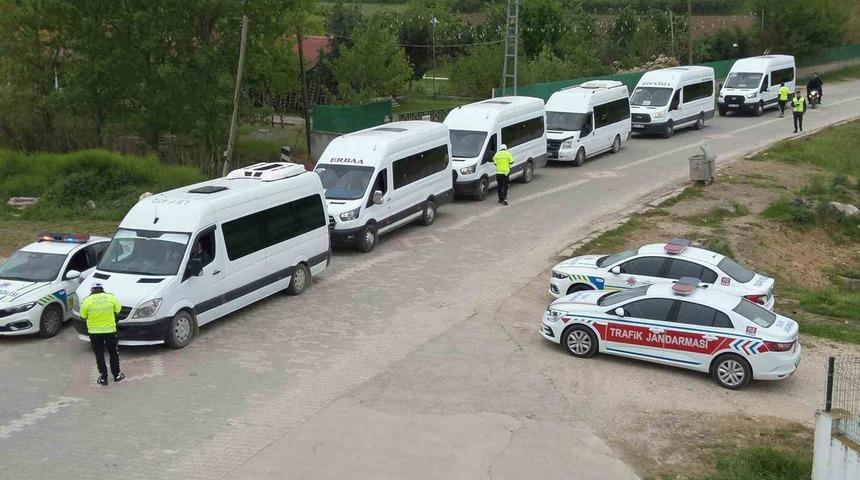 Erbaa&rsquo;da kurallara uymayanlara servis s&uuml;r&uuml;c&uuml;lerine ceza yağdı