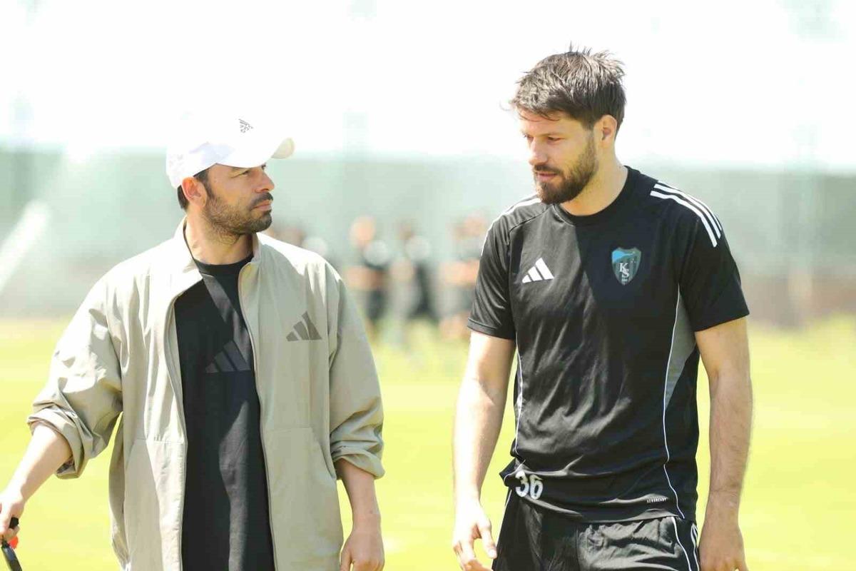 Sel&ccedil;uk İnan: "Ligi 8. ya da 7. bitirme ihtimalimiz var" 1