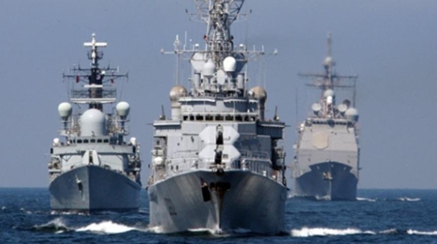 Rus askeri gemileri Çanakkale Boğazı'ndan geçti