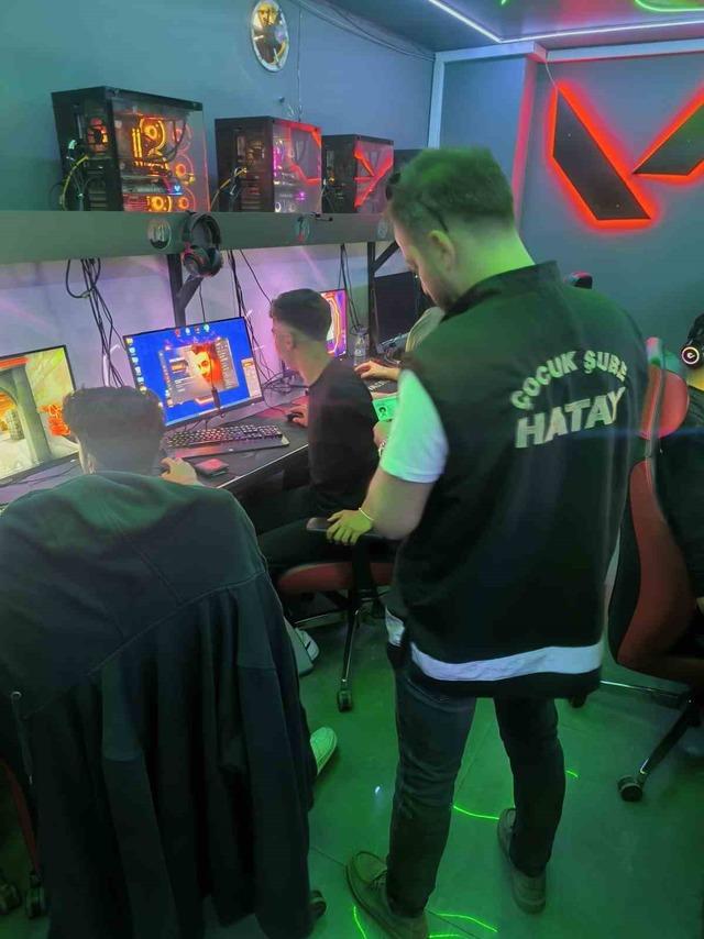 İskenderun&rsquo;da internet kafe ve oyun alanlarına denetim 4