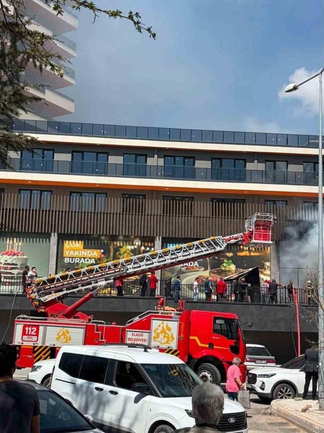 Elazığ&rsquo;da korkutan yangın 4