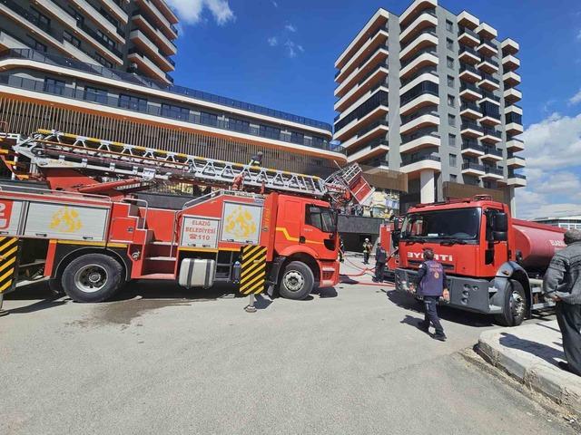 Elazığ&rsquo;da korkutan yangın 1