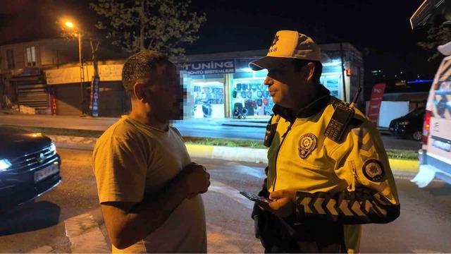 13 yaşındaki &ccedil;ocuğa direksiyonu verdi, savunması pes dedirtti 1