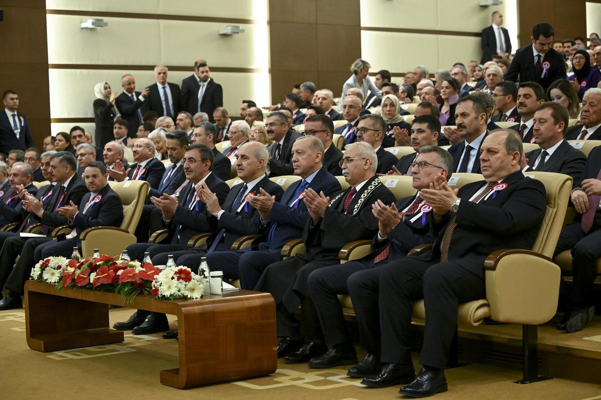 AYM Başkanı ndan  kul hakkı  &ccedil;ıkışı! Surelerden &ouml;rnek verdi 3