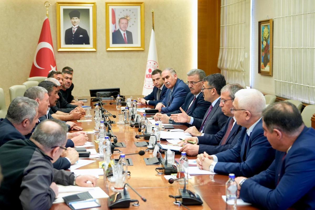 Ankara da madenciler a&ccedil;lık grevi başlatmıştı! İ&ccedil;işleri Bakanlığı: "Uzlaşma sağlandı" 1