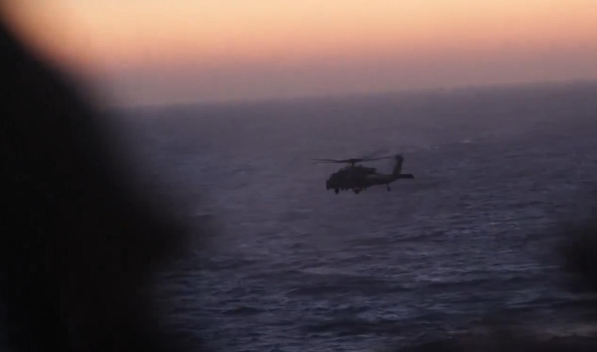 H&uuml;rm&uuml;z de abluka devam ediyor! ABD g&ouml;r&uuml;nt&uuml;leri paylaştı 1