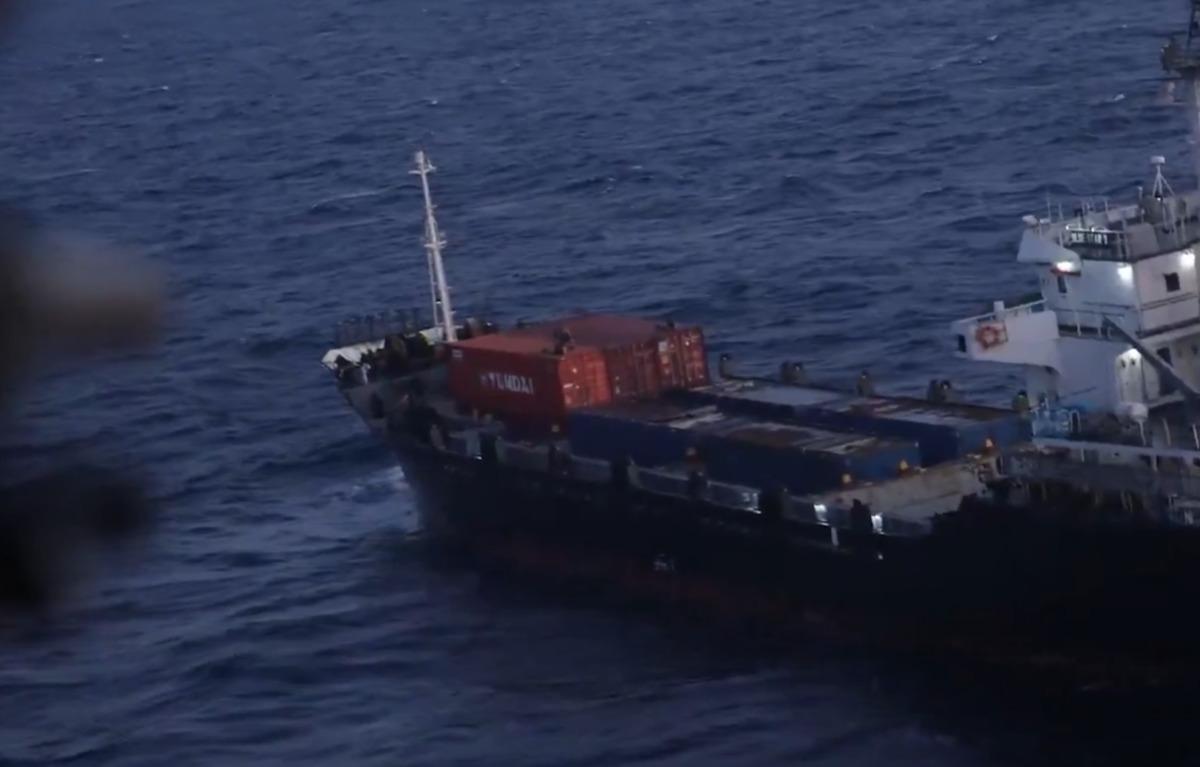 H&uuml;rm&uuml;z de abluka devam ediyor! ABD g&ouml;r&uuml;nt&uuml;leri paylaştı 2