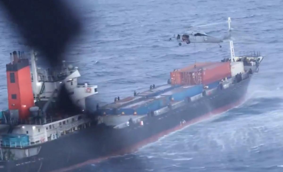 H&uuml;rm&uuml;z de abluka devam ediyor! ABD g&ouml;r&uuml;nt&uuml;leri paylaştı 3