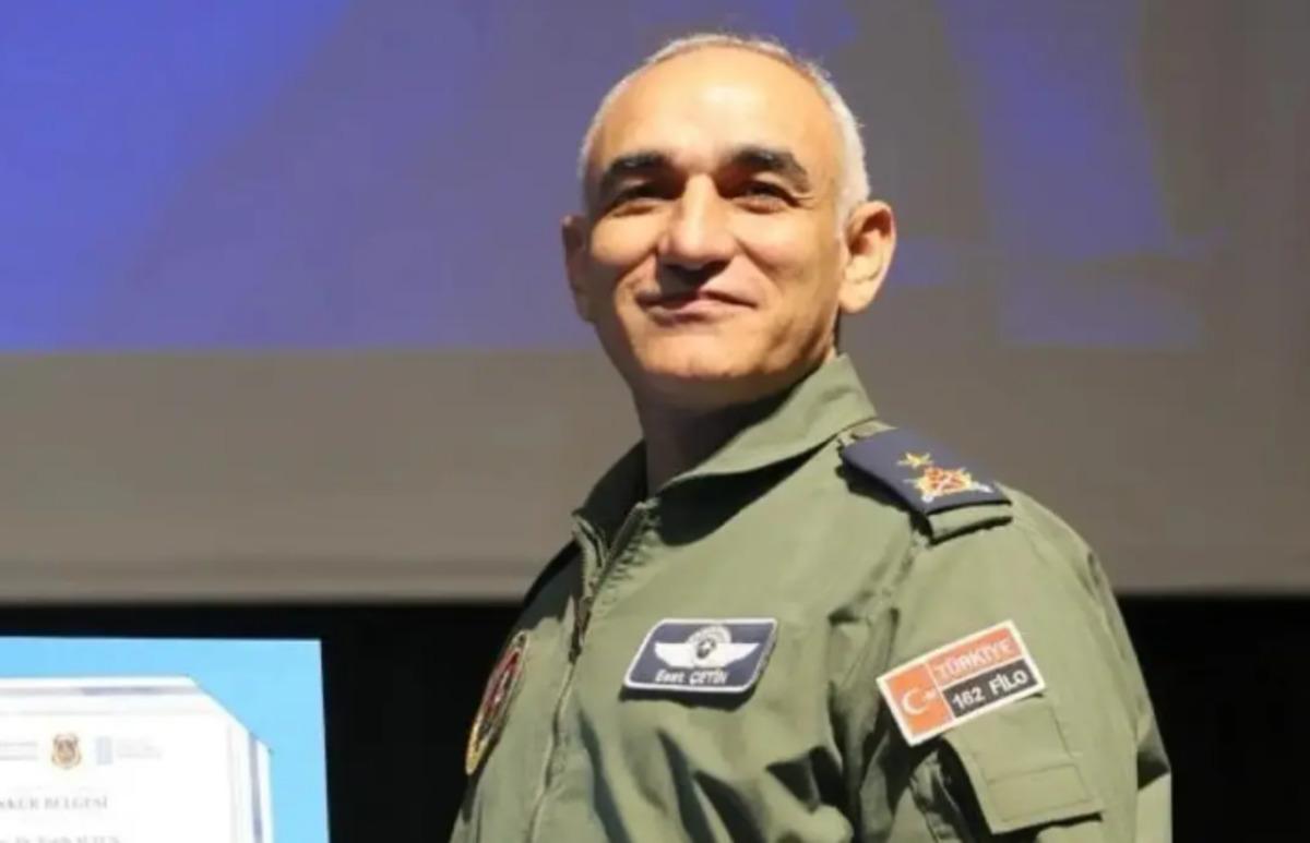 Fenerbah&ccedil;e ma&ccedil;ında stadın &uuml;zerinden F-16 ve Sikorsky ge&ccedil;mişti... Dikkat &ccedil;eken g&ouml;rev değişimi 2