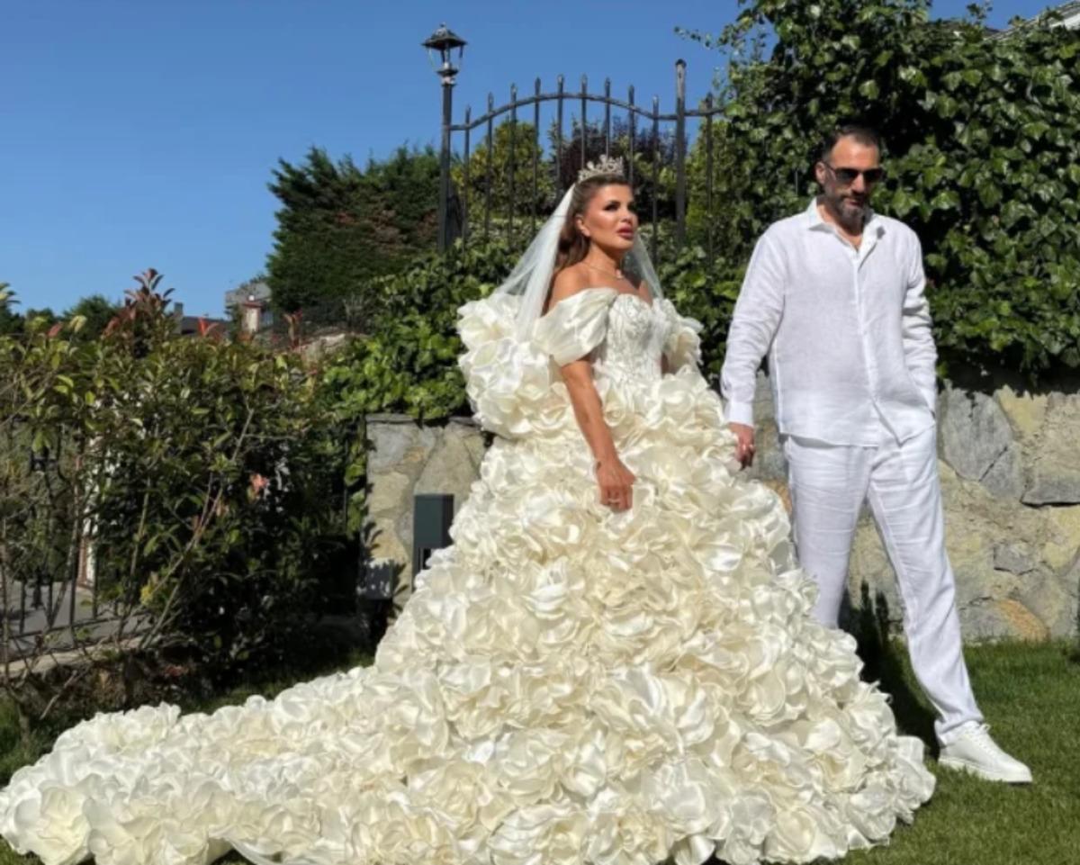 Nuray Sayarı hamile: İkiz bebek beliyor 1