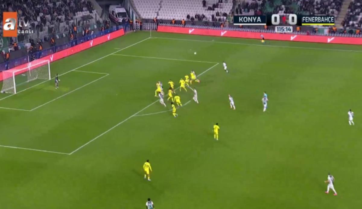 Fenerbah&ccedil;e ma&ccedil;ında stadın &uuml;zerinden F-16 ve Sikorsky ge&ccedil;mişti... Dikkat &ccedil;eken g&ouml;rev değişimi 4