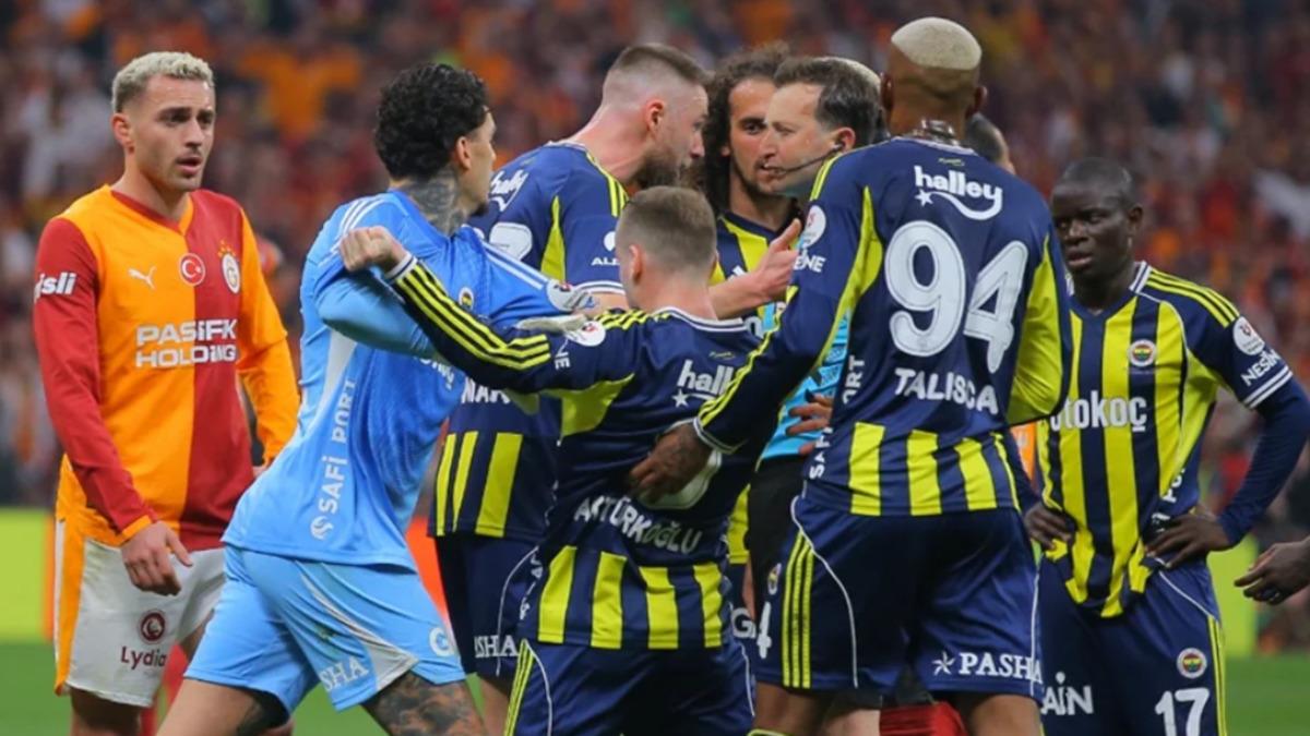 Samandıra karıştı! Futbolcular da o isimden rahatsız: Bireysel hareketleri tepki çekti 4