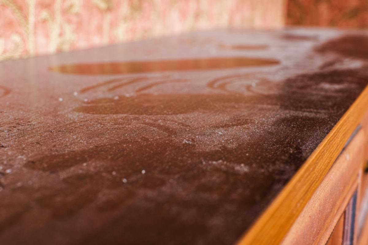 Parkelerin g&uuml;nlerce toz tutmasını engelliyor! Suya sadece 1 kaşık ekleyin.. 3