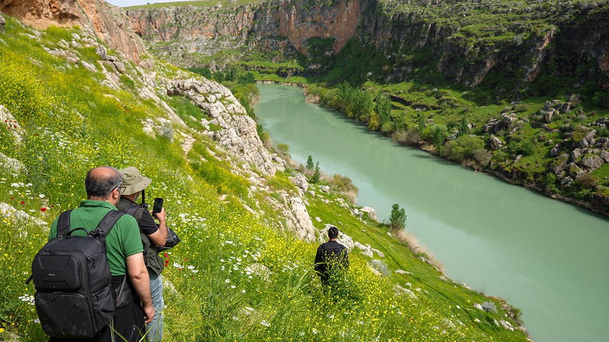 Fırat Nehri kıyısında 5 bin yıllık sır! Akın akın g&ouml;rmeye geliyorlar 2