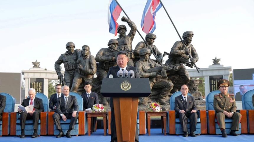 G&ouml;r&uuml;nt&uuml;ler Kuzey Kore'den! Kim Jong-Un a&ccedil;ıkladı: "Kendilerini patlatarak şehit oldular"