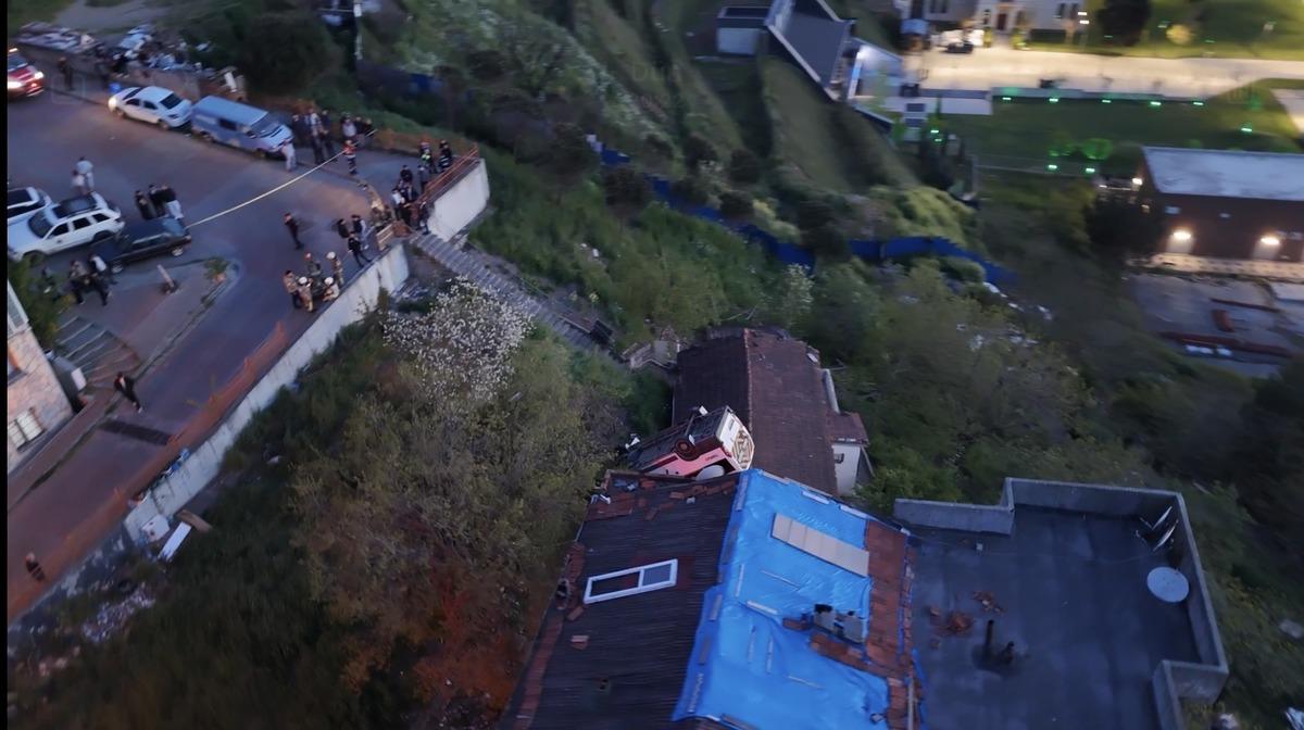 Kağıthane de korkun&ccedil; kaza! Takla atıp evin &ccedil;atısına d&uuml;şt&uuml;... Kahreden detay ortaya &ccedil;ıktı 10