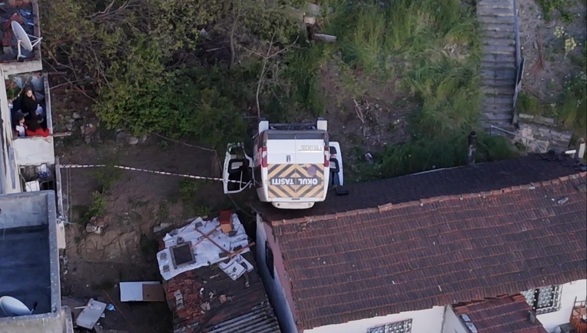 Kağıthane de korkun&ccedil; kaza! Takla atıp evin &ccedil;atısına d&uuml;şt&uuml;... Kahreden detay ortaya &ccedil;ıktı 8