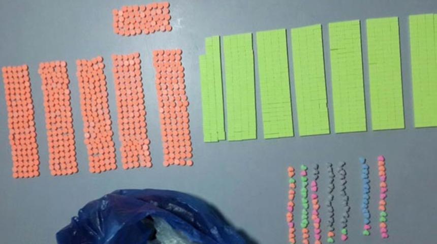 G&ouml;renler şoke oldu! Tiş&ouml;rt&uuml;n&uuml;n i&ccedil;inden bakın neler &ccedil;ıktı!