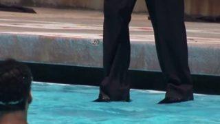 Suyun üstünde yürüdü!