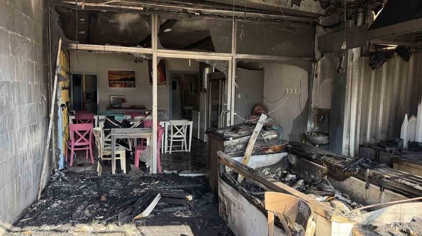 Serik&rsquo;te balık&ccedil;ı d&uuml;kkanı &ccedil;ıkan yangında kullanılamaz hale geldi