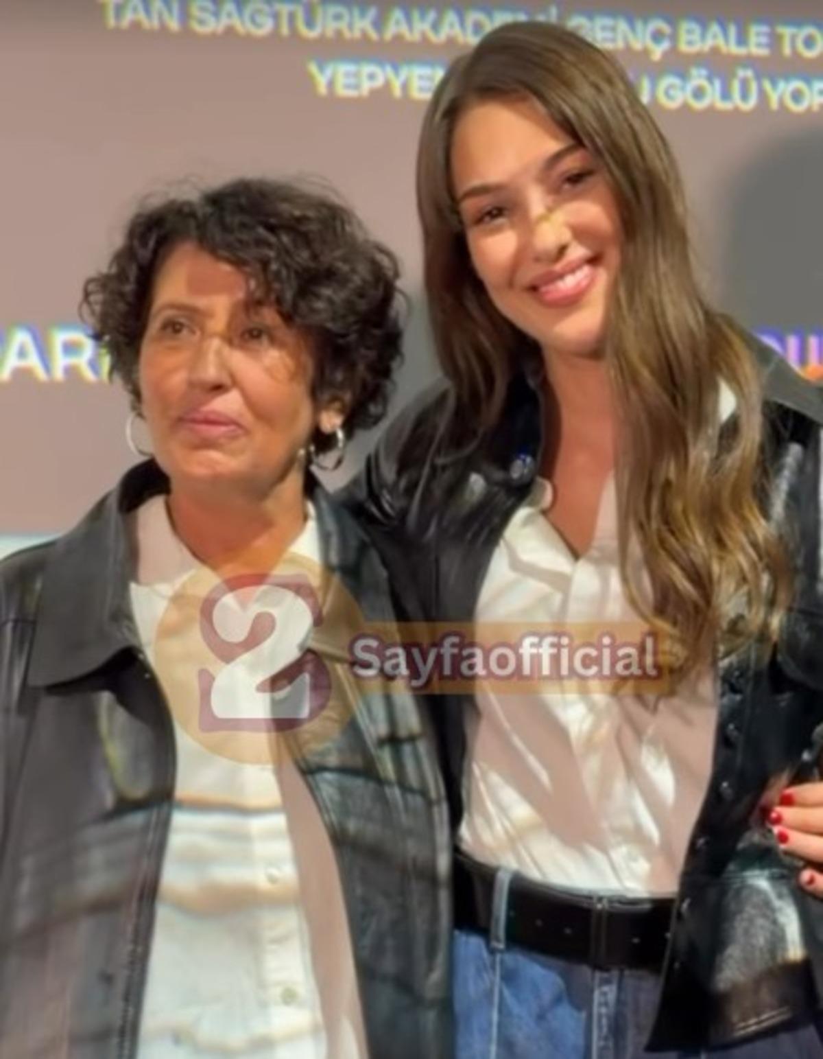 Dilan &Ccedil;i&ccedil;ek Deniz in annesini g&ouml;renler şaştı kaldı!  G&uuml;zellik genetikmiş   2